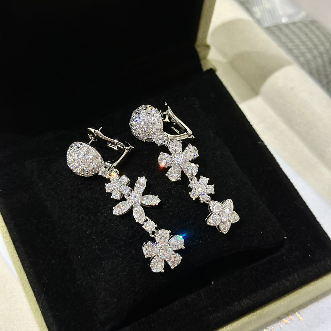 18K Folie Des Pr̩s Earrings
