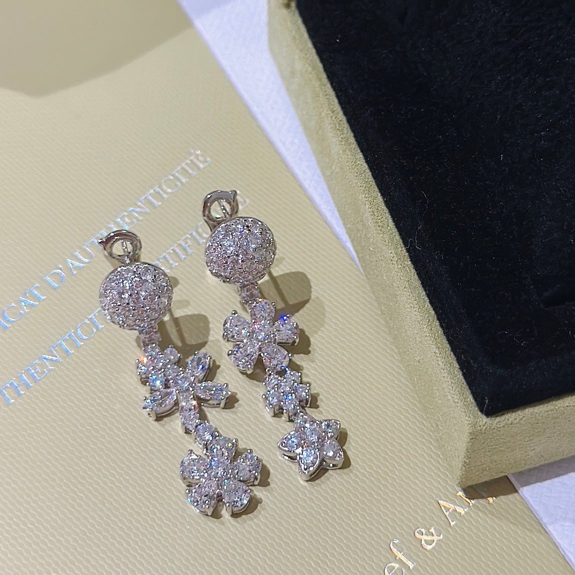 18K Folie Des Pr̩s Earrings