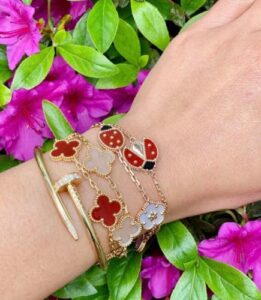 Click to view full screen 18K Lucky Spring Five Motifs Clover Bracelet photo review