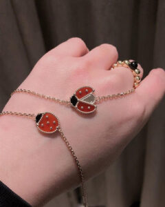 Click to view full screen 18K Lucky Spring Five Motifs Clover Bracelet photo review