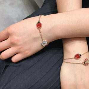 Click to view full screen 18K Lucky Spring Clover Bracelet photo review