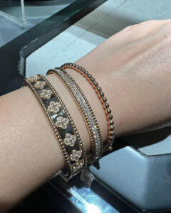 Click to view full screen 18K Vintage Alhambra Five Motifs Clover Bracelet photo review