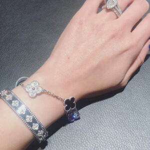 Click to view full screen 18K Perl̩e Sweet Clovers Small Bracelet photo review