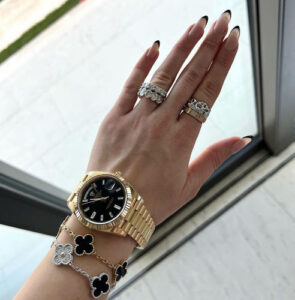 Click to view full screen 18K Vintage Alhambra Five Motifs Clover Onyx Bracelet photo review