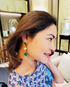 Click to view full screen 18K Magic Alhambra Three Malachite Motifs Clover Earrings photo review