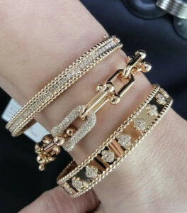 Click to view full screen 18K Vintage Alhambra Five Motifs Clover Bracelet photo review
