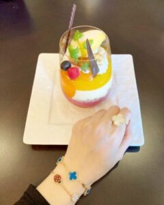 Click to view full screen 18K Lucky Spring Five Motifs Clover Bracelet photo review