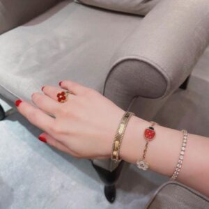Click to view full screen 18K Lucky Spring Five Motifs Clover Bracelet photo review
