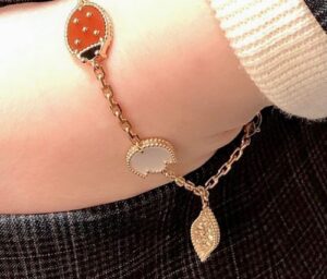 Click to view full screen 18K Lucky Spring Five Motifs Clover Bracelet photo review