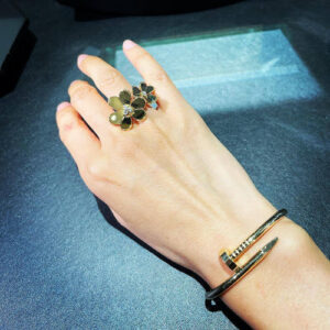 Click to view full screen 18K Frivole Between the Finger Ring photo review