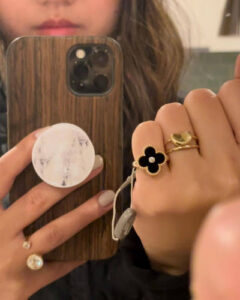 Click to view full screen 18K Vintage Alhambra Black Ring photo review