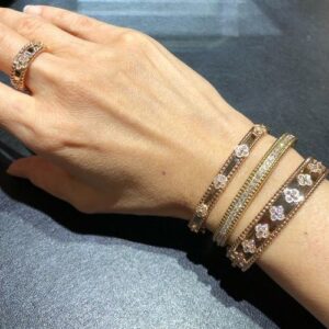 Click to view full screen 18K Frivole Seven Flowers Bracelet photo review