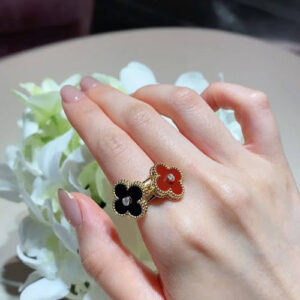 Click to view full screen 18K Vintage Alhambra Black Ring photo review