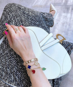 Click to view full screen 18K Frivole Seven Flowers Bracelet photo review