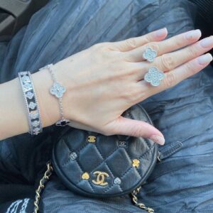 Click to view full screen 18K Rose Gold Kelly Diamonds H Bracelet photo review