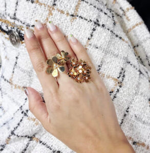Click to view full screen 18K Frivole Between the Finger Ring photo review