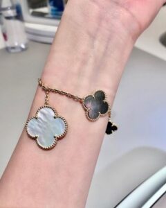 Click to view full screen 18K Vintage Alhambra Five Motifs Clover Bracelet photo review