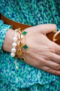 Click to view full screen 18K Vintage Alhambra Five Motifs Malachite Clover Bracelet photo review