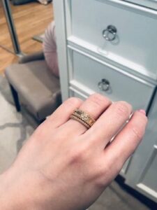 Click to view full screen 18K Frivole Between the Finger Ring photo review
