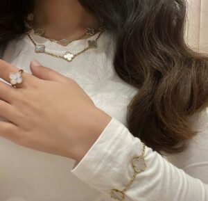 Click to view full screen 18K Vintage Alhambra Five Motifs Pearl Bracelet photo review