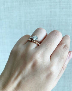 Click to view full screen 18K Cosmos Between the Finger Diamond Ring photo review