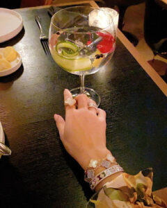 Click to view full screen 18K Frivole Seven Flowers Bracelet photo review
