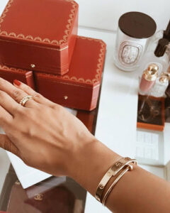 Click to view full screen 18K Cosmos Between the Finger Diamond Ring photo review