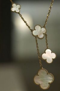 Click to view full screen 18K Magic Alhambra Six Pearls Motifs Clover Necklace photo review