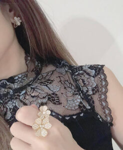 Click to view full screen 18K Frivole Between the Finger Ring photo review