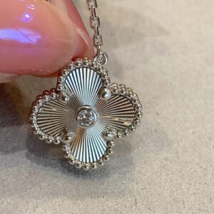 Click to view full screen 18K Vintage Alhambra Pearl 10 Motifs Necklace photo review