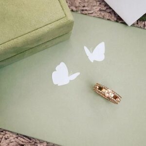 Click to view full screen 18K Frivole Seven Flowers Bracelet photo review