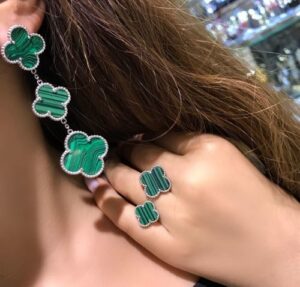 Click to view full screen 18K Vintage Alhambra Five Motifs Chalcedony Clover Bracelet photo review
