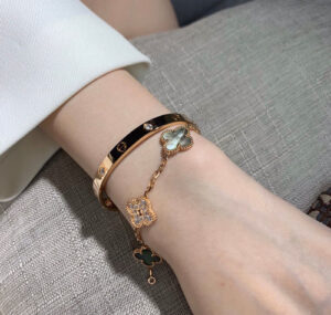 Click to view full screen 18K Rose Gold Five Motifs Clover Bracelet photo review