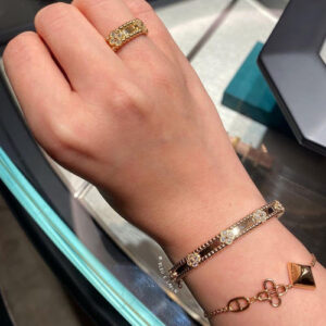 Click to view full screen 18K Frivole Seven Flowers Bracelet photo review