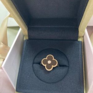 Click to view full screen 18K Vintage Alhambra Black Ring photo review