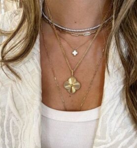 Click to view full screen 18K Vintage Alhambra Pendant Clover Necklace photo review