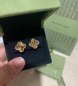 Click to view full screen 18K Vintage Alhambra Earrings photo review