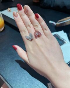 Click to view full screen 18K Two Butterfly Between the Finger Sapphire Ring photo review