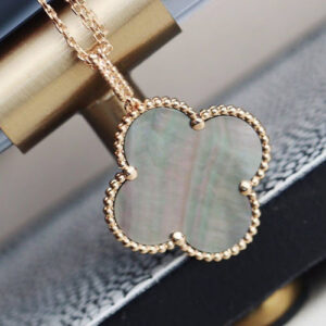 Click to view full screen 18K Vintage Alhambra Holiday Pendant Necklace photo review