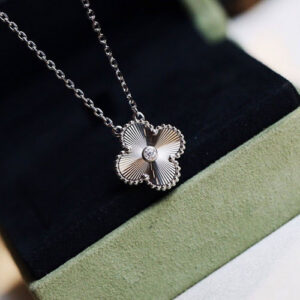 Click to view full screen 18K Vintage Alhambra Pearl 10 Motifs Necklace photo review