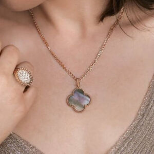 Click to view full screen 18K Vintage Alhambra Holiday Pendant Necklace photo review