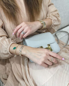 Click to view full screen 18K Frivole Seven Flowers Bracelet photo review
