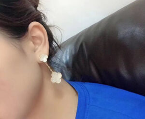 Click to view full screen 18K Magic Alhambra Earclips Earrings photo review