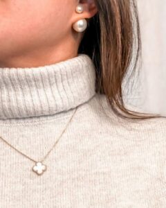 Click to view full screen 18K Vintage Alhambra Pearl 10 Motifs Necklace photo review