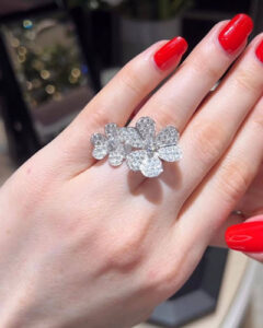 Click to view full screen 18K Frivole Between the Finger Ring photo review