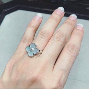 Click to view full screen 18K Vintage Alhambra Pearl Ring photo review