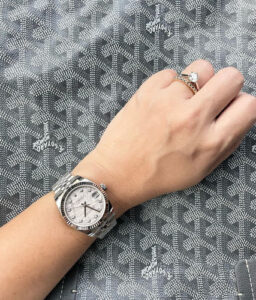 Click to view full screen 18K Cosmos Between the Finger Diamond Ring photo review