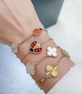Click to view full screen 18K Lucky Spring Five Motifs Clover Bracelet photo review