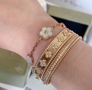 Click to view full screen 18K Lucky Spring Five Motifs Clover Bracelet photo review