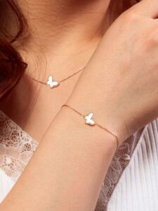 Click to view full screen 18K Lucky Alhambra Butterfly Pendant Bracelet photo review